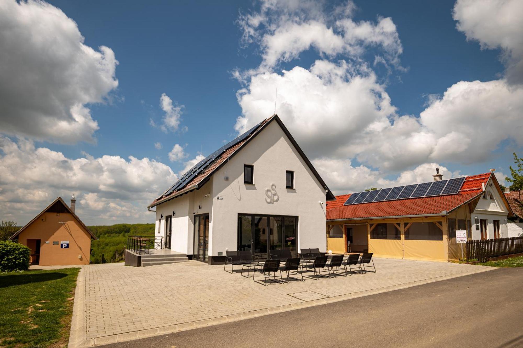 נג'קניז'ה Foerhenc Wine House & Guesthouses I-Ii-Iii מראה חיצוני תמונה
